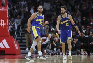 nba尼克斯vs雄鹿首发(尼克斯对雄鹿聚胜顽球汇)