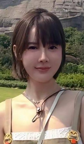 杨鸣老婆(杨鸣老婆唐佳良是盼盼集团的吗)