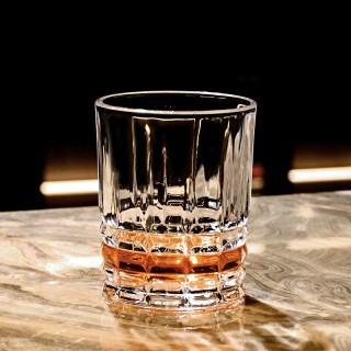 啤酒加威士忌(啤酒加威士忌会怎么样)，啤酒加威士忌，混合后的奇妙体验，啤酒加威士忌，混合后的独特体验