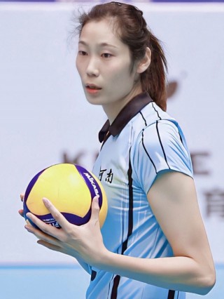 中国女排队长朱婷(中国女排队长朱婷的家人情况)