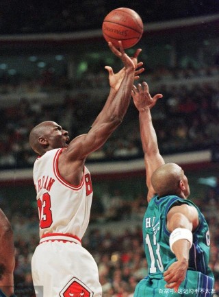 谁能打爆巅峰乔丹(nba曾经可以打爆乔丹的人)