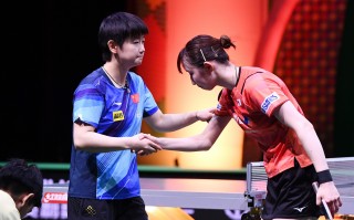 张本智和终于抱到早田希娜了(张本智和早田希娜混双比赛视频)