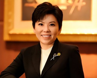 邓亚萍跪着加入外国国籍照片的简单介绍