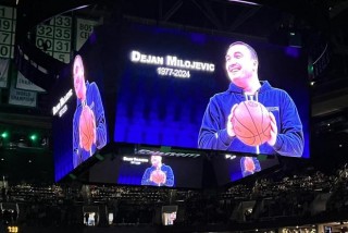 nba交易最新信息(nba交易最新信息猛龙)，NBA交易最新动态，猛龙队成焦点，NBA交易新动态，猛龙队成焦点