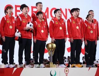 国乒站上混团世界杯冠军领奖台(国乒站上混团世界杯冠军领奖台68 8)