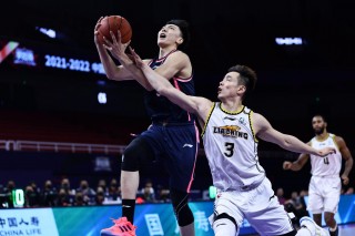 广东男篮今天的比赛(广东男篮今天的比赛录像)