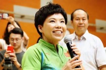 包含邓亚萍跪着加入外国国籍照片的词条