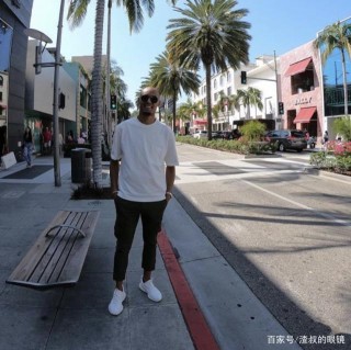 菲尔米诺什么水平(菲尔米诺被推进观众席)