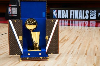 nba总冠军奖杯(NBA总冠军奖杯多少钱)