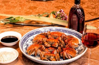啤酒配大闸蟹(啤酒配大闸蟹会肚子疼吗)，啤酒配大闸蟹，真的会引发肚子疼吗？，啤酒配大闸蟹，真的会引发肚子疼吗？