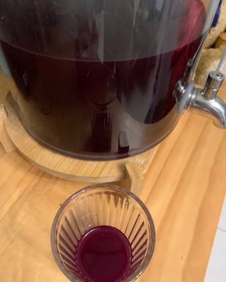 红酒怎么做的(红酒怎么制作方法)，红酒制作方法，从原料到成品的完整流程，红酒制作全解析，从原料到成品的完整流程