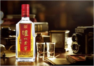 介绍白酒的(介绍白酒的开场白)，白酒的魅力，探寻传统酿酒工艺的开场白，白酒的魅力，探寻传统酿酒工艺，品味传世佳酿