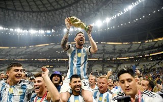 国际足联授予梅西球王(梅西获得六座国际足联金球奖)