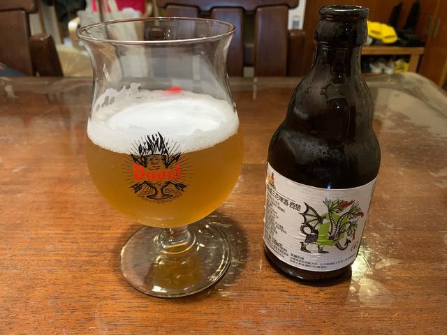 啤酒可(啤酒可以洗头皮屑吗)，啤酒能否去除头皮屑？，啤酒能否去除头皮屑？探索啤酒洗头的奥秘  第2张