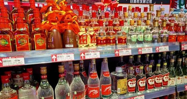 如何挑选白酒(如何挑选白酒?)，挑选白酒的秘诀与技巧，挑选白酒的秘诀与技巧，教你如何选购优质白酒  第1张
