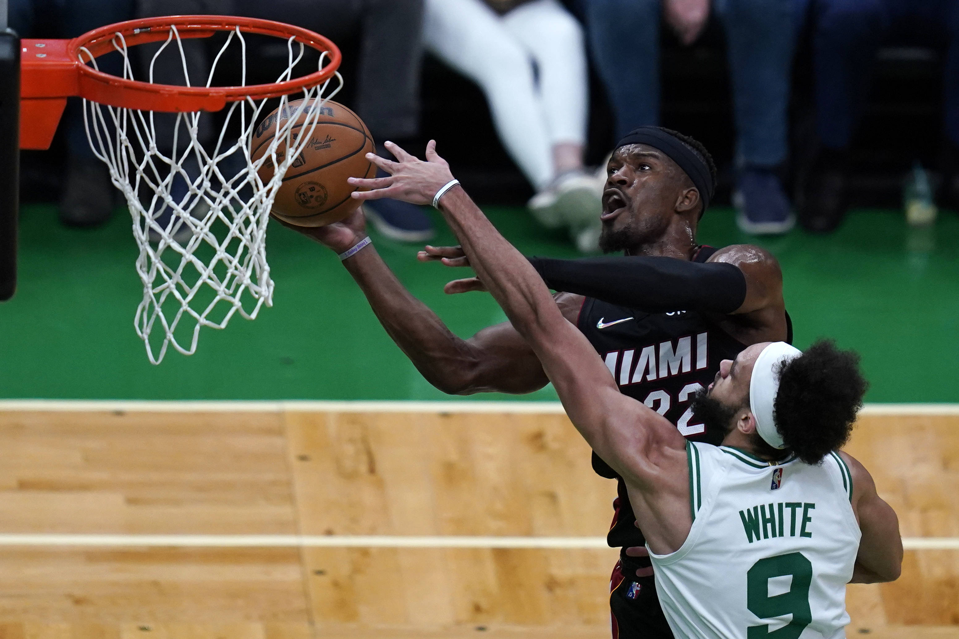 nba凯尔特人vs热火(凯尔特人对热火最新消息)  第1张