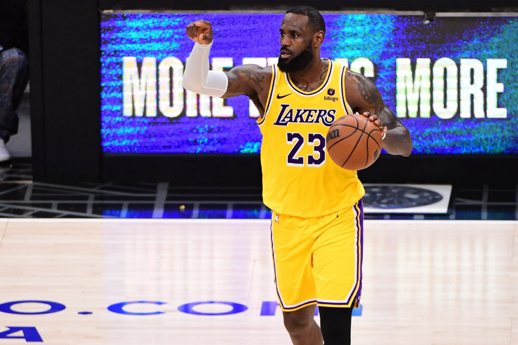 今天nba赛现场直播湖人(今天nba赛程cctv5直播湖人)  第2张