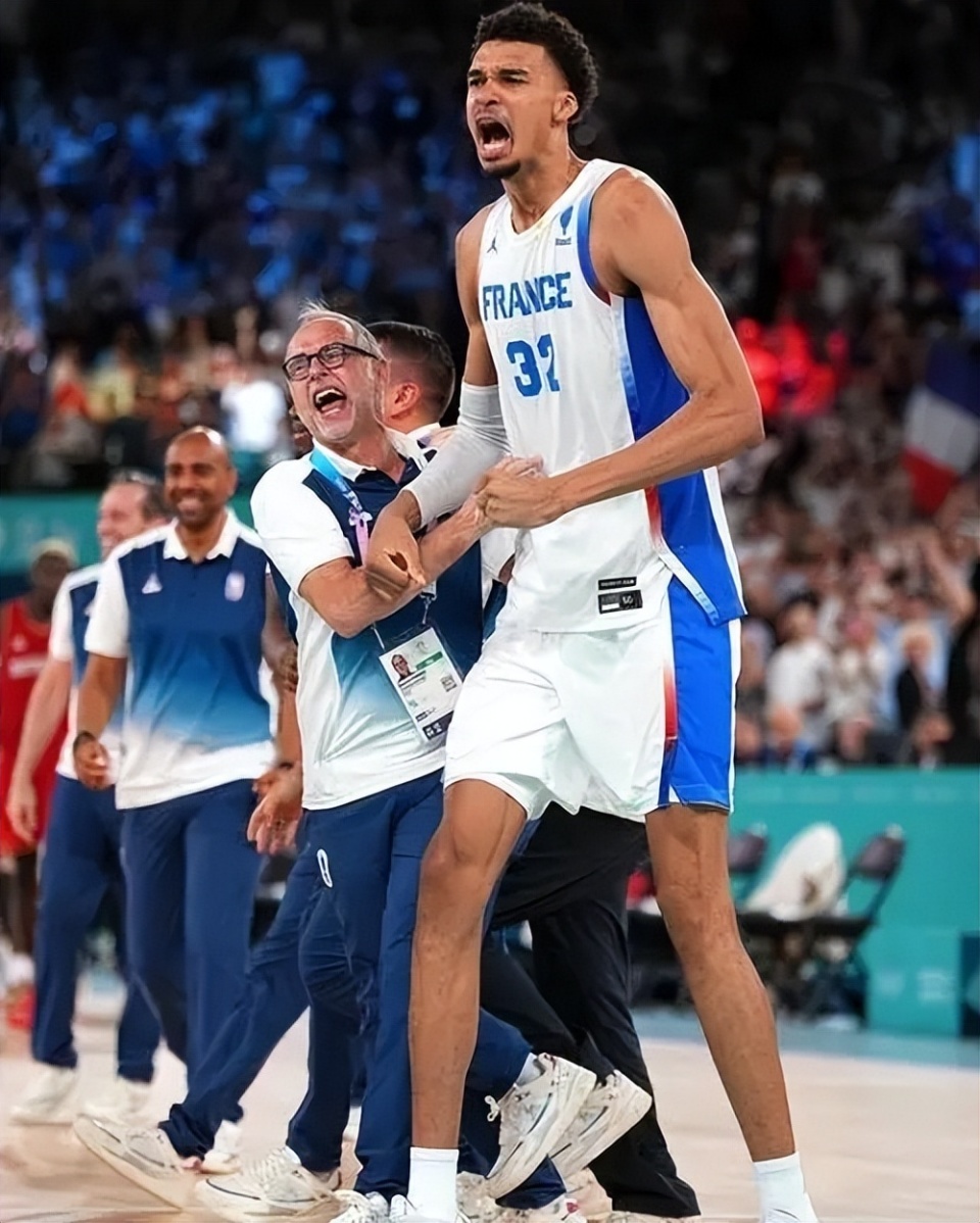 nba季后赛直播cctv5(nba季后赛直播免费观看高清来发体育)  第1张