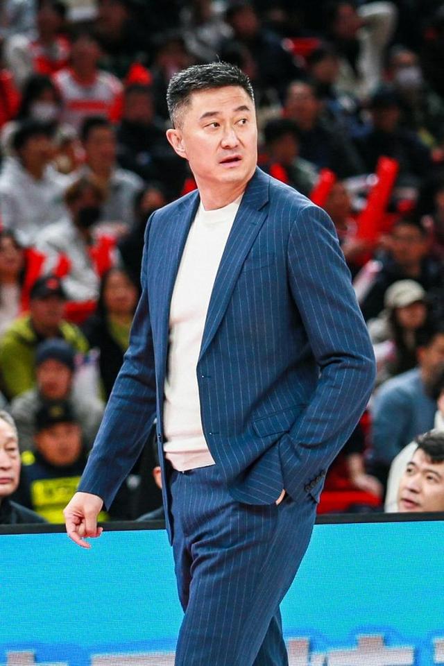 杜锋不再担任广东主教练(杜锋不再担任广东队主教练)  第1张