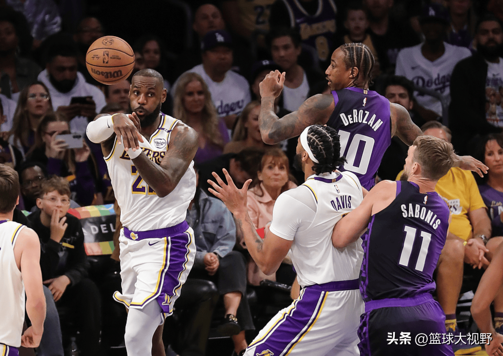 nba今天比赛(nba今天比赛场次)  第2张